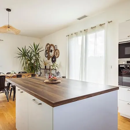 Maison Charme Et Confort - Piscine Chauffee