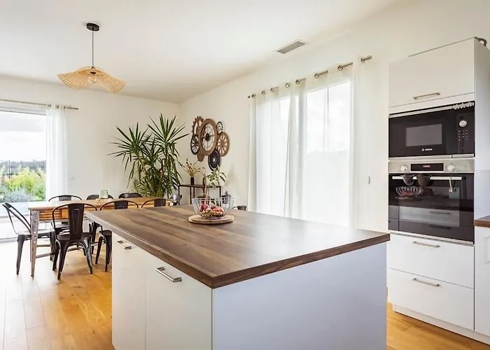 Maison Charme Et Confort - Piscine Chauffee